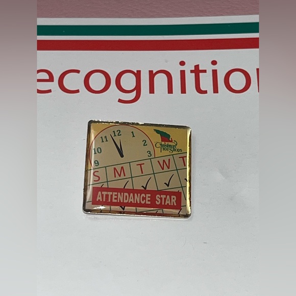 🌺Christmas Tree Shops Attendance Star Pin - Picture 4 of 5